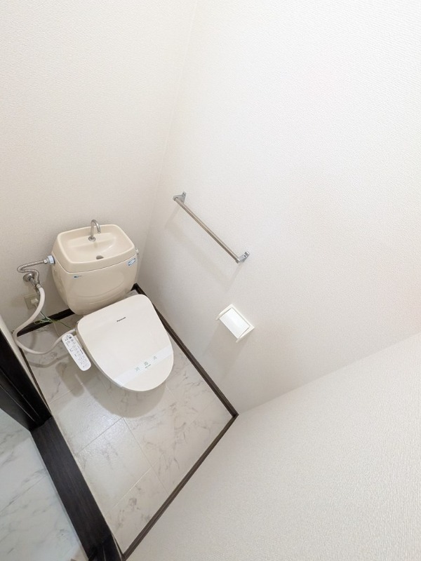 東海道新幹線 浜松駅 徒歩46分 2階建 築37年のトイレ写真