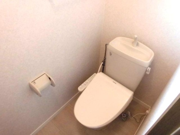 ＪＲ高崎線 熊谷駅 徒歩12分 2階建 築27年のトイレ写真