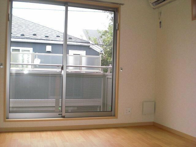 ＪＲ中央線 荻窪駅 徒歩14分 2階建 築19年の居間写真