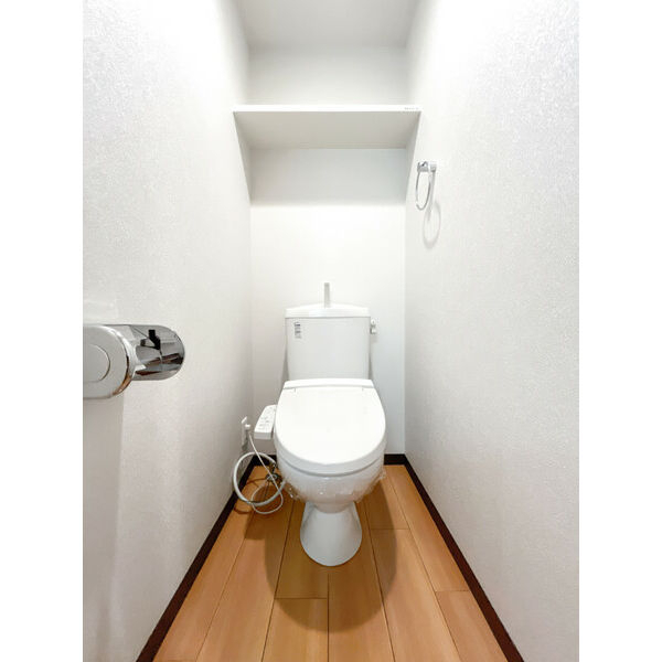 地下鉄鶴舞線 大須観音駅 徒歩6分 14階建 築17年のトイレ写真
