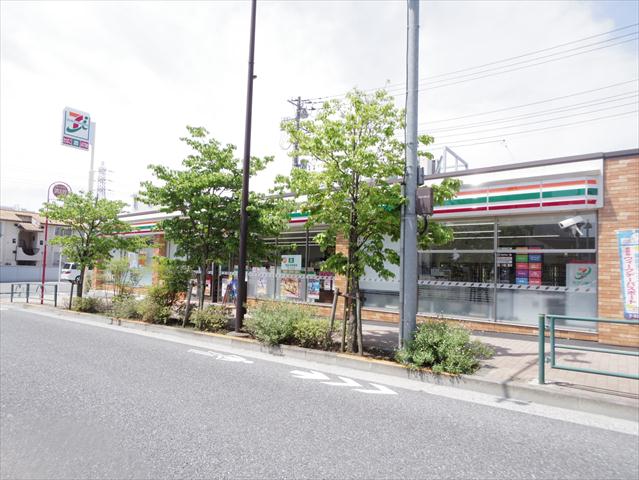 コンビニ　セブンイレブン（コンビニ）まで744m