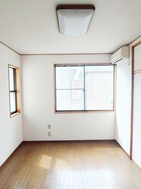 ゆめみ野東一丁目貸家の居間写真