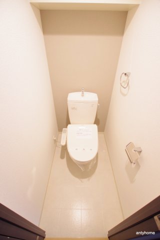 地下鉄御堂筋線 西中島南方駅 徒歩10分 14階建 築19年のトイレ写真