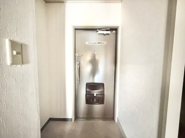 日興千里台スカイタウンB棟の玄関写真