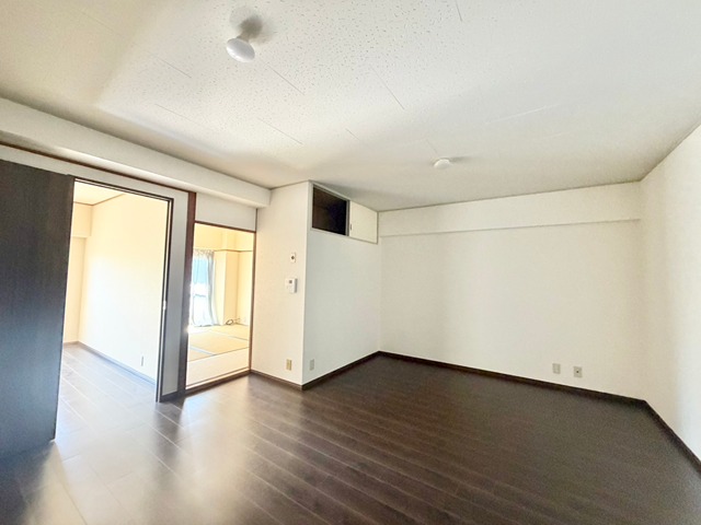 日興千里台スカイタウンB棟の居間写真