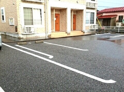 駐車場　駐車場に車を止められます