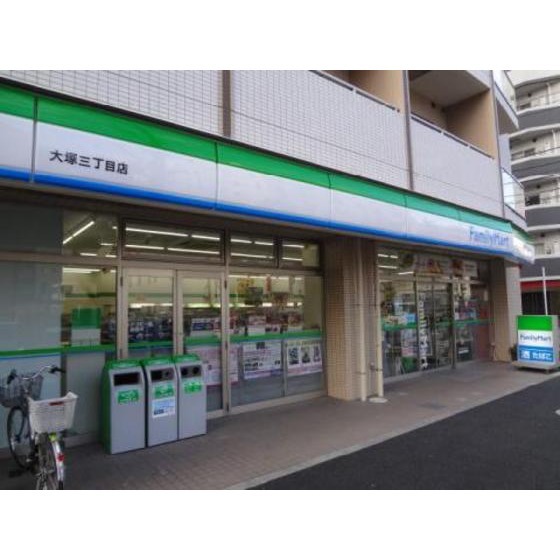 コンビニ　ファミリーマート（コンビニ）まで68m