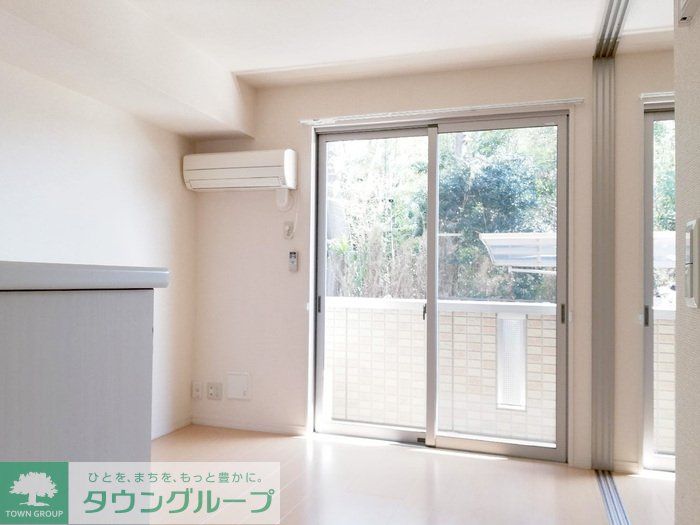 ピアニィ・レイディクスの居間写真