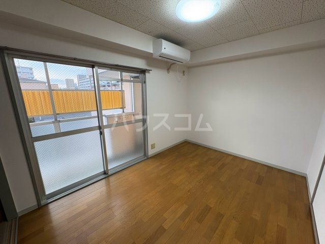 デザイナーズ8マンションの居間写真
