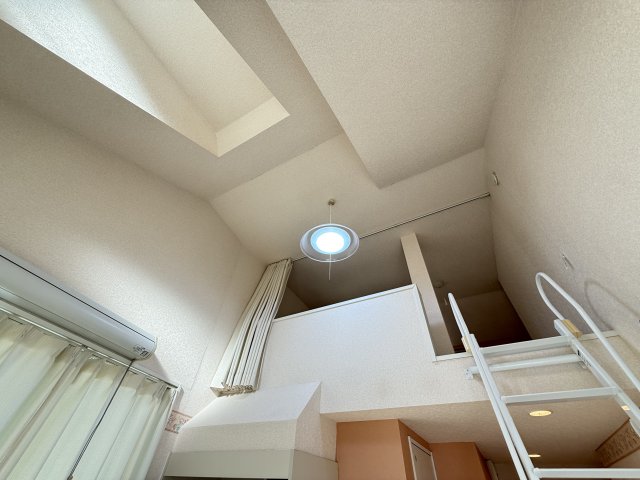 その他部屋・スペース　天井が高く、開放感も感じられます！