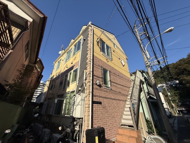 建物外観　JR田浦駅から徒歩２分の好立地！