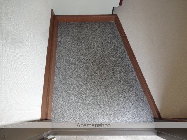 京王線 下高井戸駅 徒歩3分 2階建 築36年の玄関写真