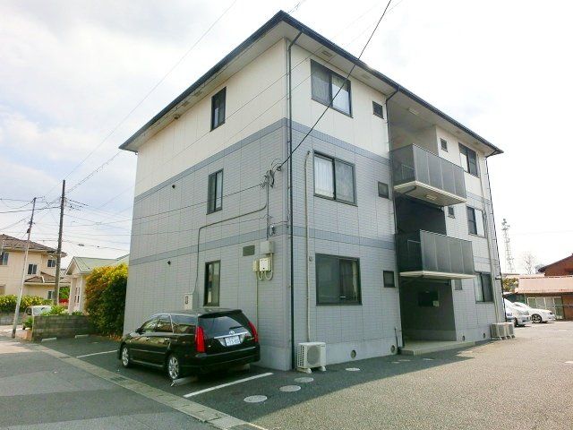 建物外観　全室が角部屋なので、隣の方の音を気にせずすみますね。