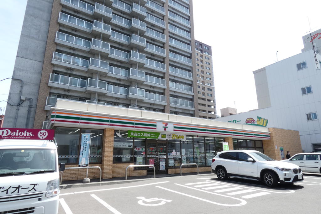 コンビニ　セブンイレブン札幌北5条東2丁目店（コンビニ）まで600m