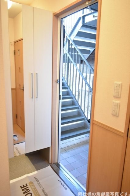 ＪＲ宇都宮線 東大宮駅 徒歩16分 2階建 築18年の玄関写真