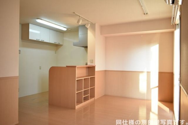 ＪＲ宇都宮線 東大宮駅 徒歩16分 2階建 築18年の居間写真