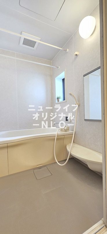 バス・シャワールーム　自然光の入るバスルームでくつろぎのひと時を☆
