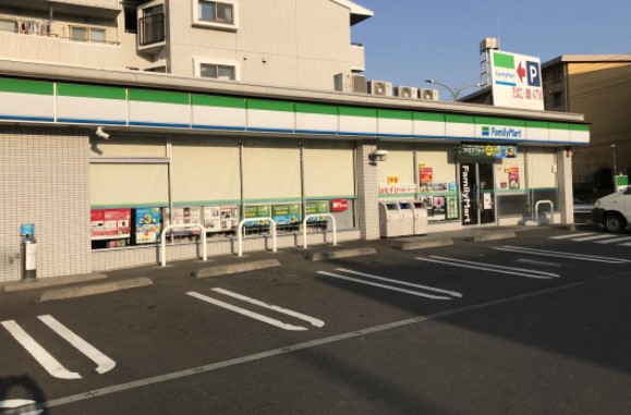 コンビニ　ファミリーマート 川崎鷺沼店（コンビニ）まで459m