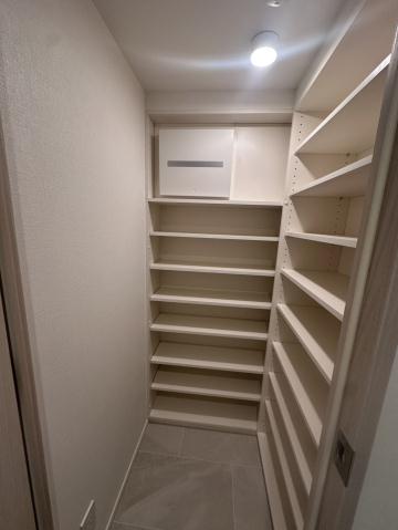 収納　写真は同タイプ住居です。