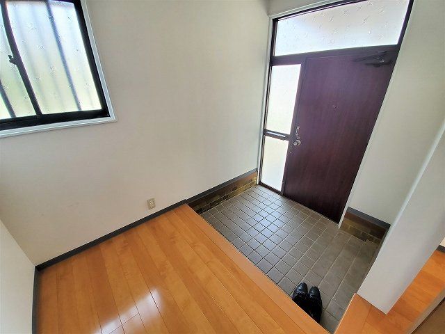 赤穂郡上郡町高田台3丁目借家の玄関写真