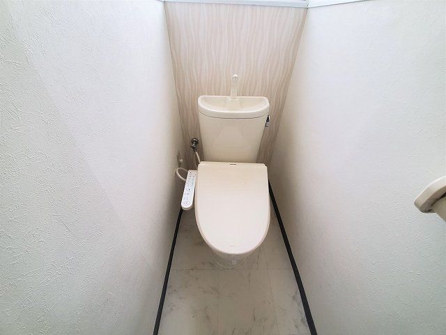 赤穂郡上郡町高田台3丁目借家のトイレ写真