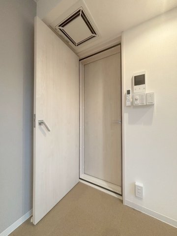 その他部屋・スペース　防音室の入り口は二重扉で仕切られています