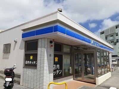 コンビニ　ローソン中部商業高校前店（コンビニ）まで500m