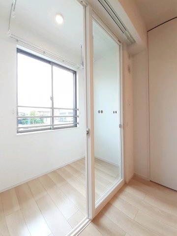 その他設備　サンルーム。雨の日や冬でも安心して洗濯物が干せます！