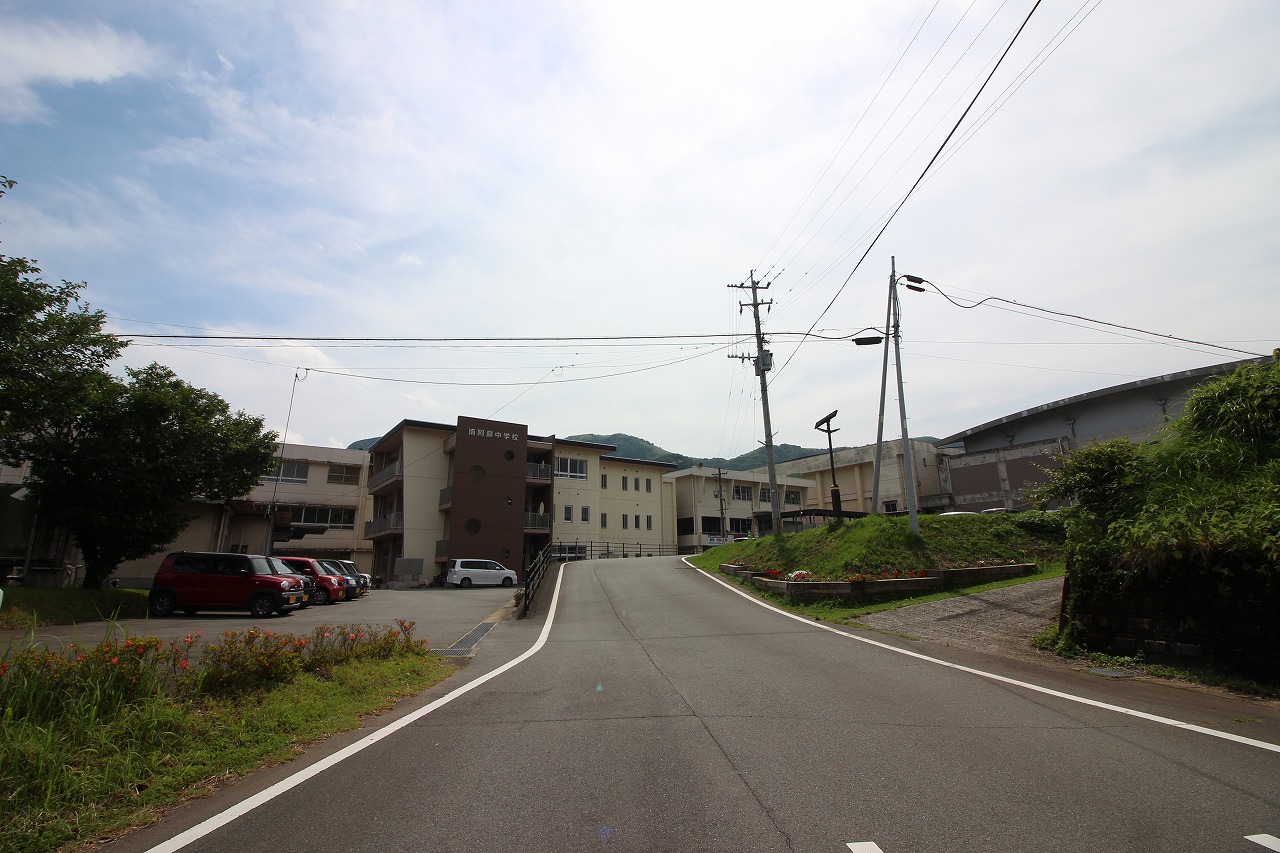 中学校　南阿蘇村立南阿蘇中学校（中学校）まで1170m