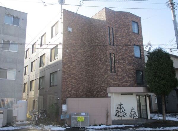 札幌市豊平区豊平五条のマンションの建物外観