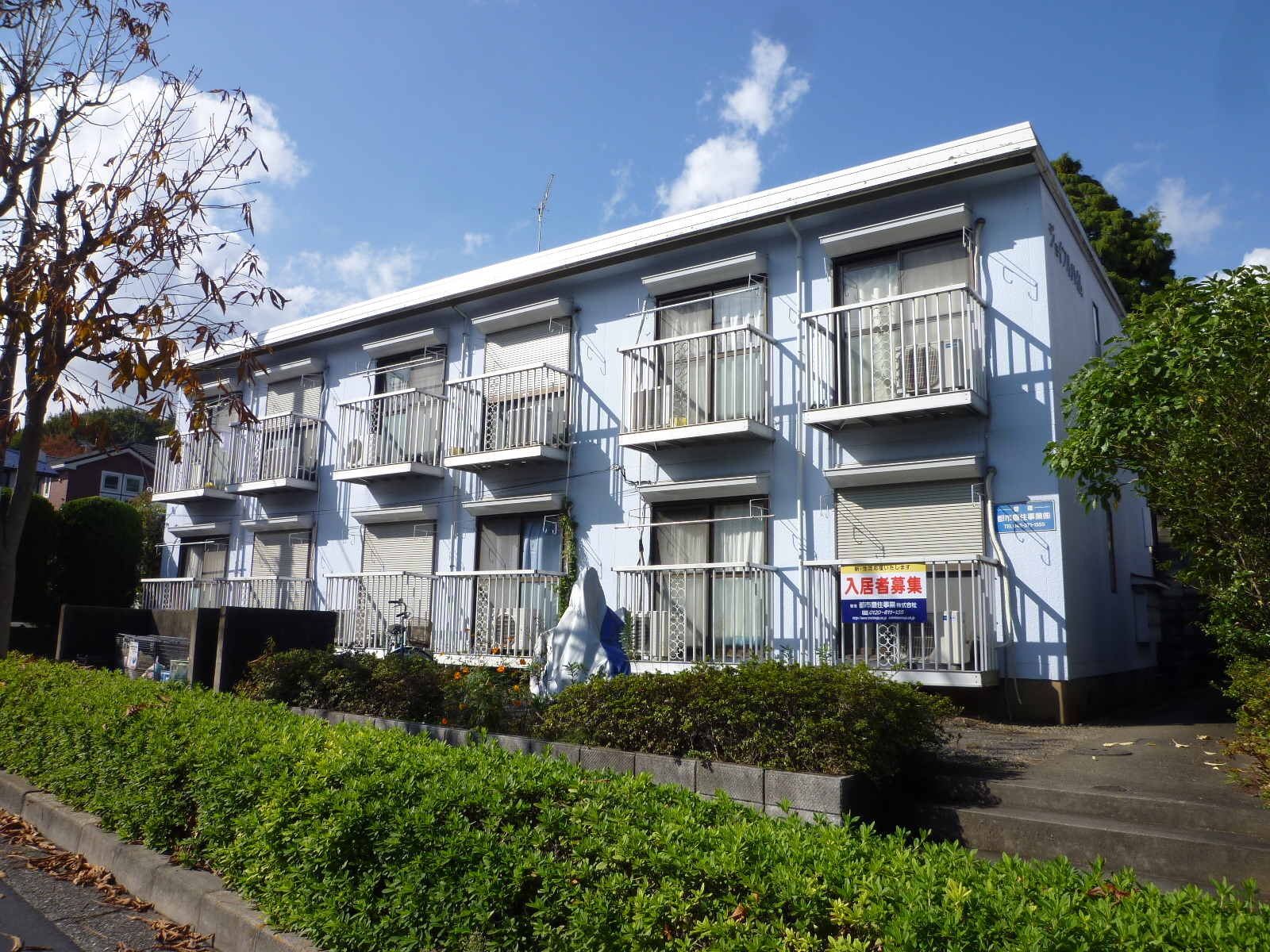 建物外観　一人暮らしには嬉しいコンビニ至近！お手頃家賃！