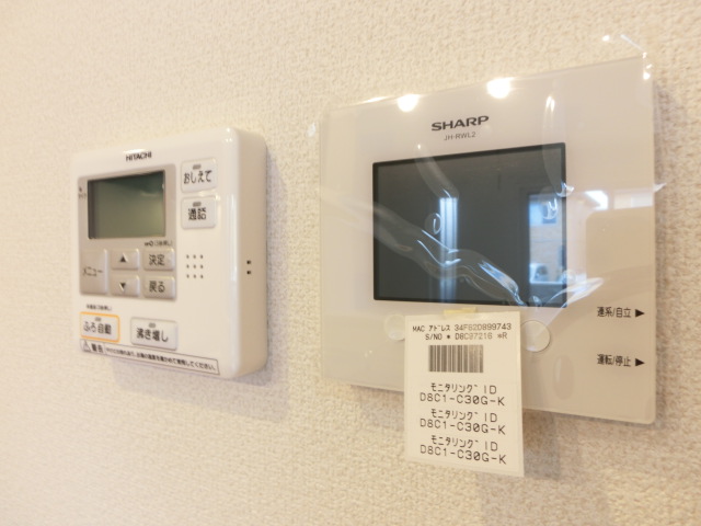 その他設備　右側パネル太陽光発電売電タイプです。