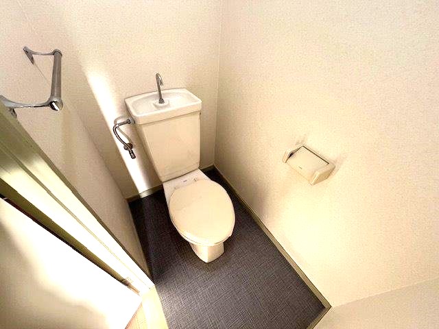 トイレ　別室の参考写真となります