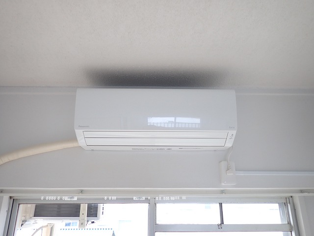 その他設備　洋室6帖にエアコン完備