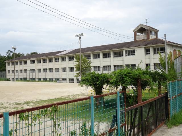 【ライオンズマンション北大津の小学校】