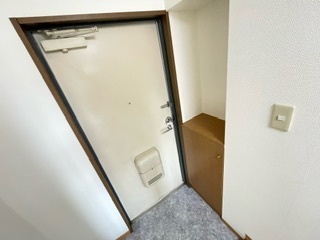 玄関　下駄箱付いています