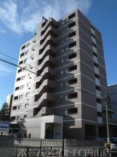 【モデナ山鼻の建物外観】