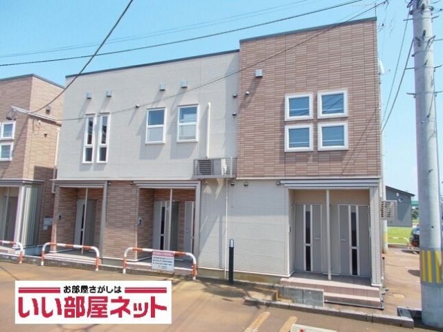 【小千谷市城内のアパートの建物外観】