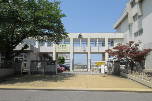 【キャッスルコート西新町の中学校】