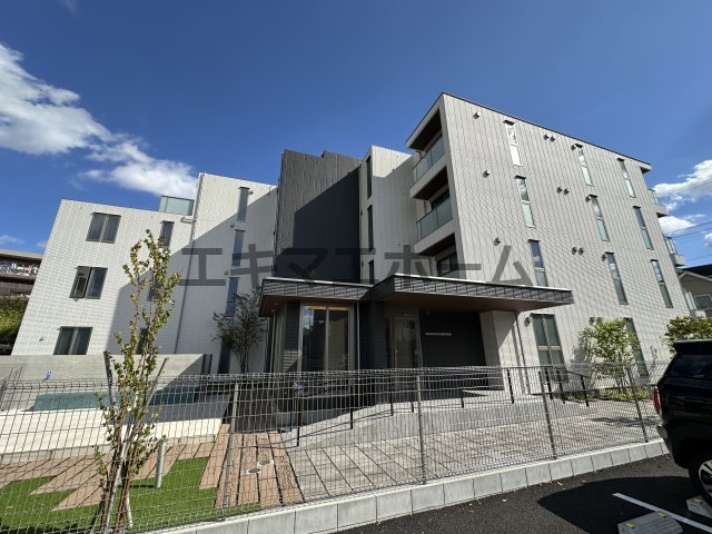 【川崎市多摩区長尾のマンションの建物外観】