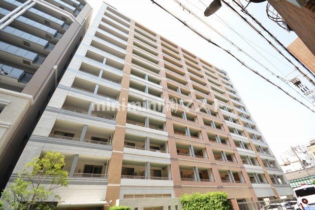 【大阪市西区靱本町のマンションの建物外観】