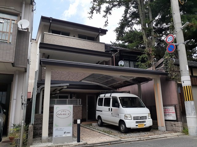 【CoCo東山三条の建物外観】