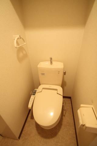 トイレ　暖房洗浄便座付き