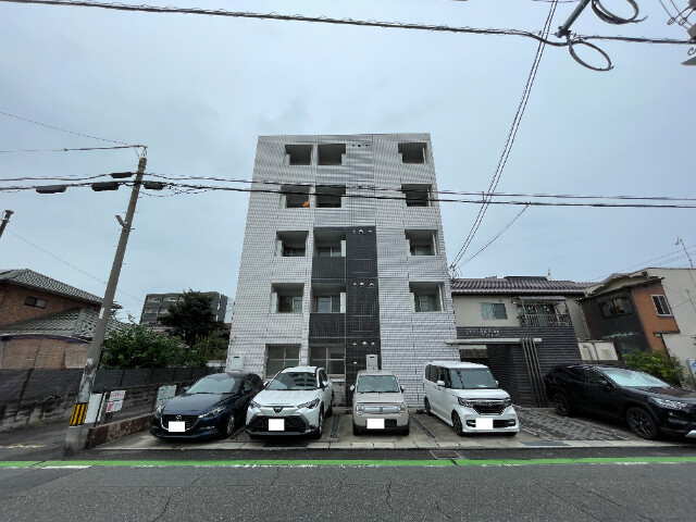 【倉敷市川西町のマンションの建物外観】