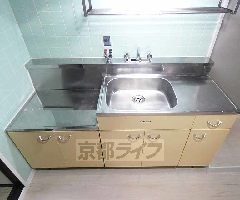 【京都市東山区福稲御所ノ内町のマンションのキッチン】