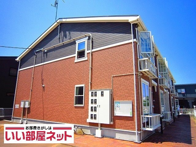 見附市南本町のアパートの建物外観