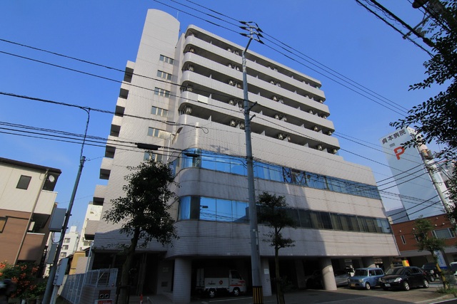 松山市竹原町のマンションの建物外観