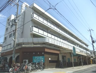 【東甲子園ハイツの建物外観】