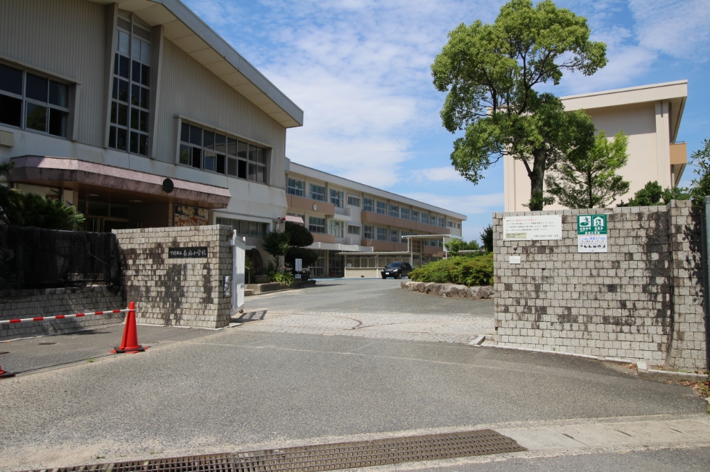 【オッツセンチュリー長府　B棟の小学校】