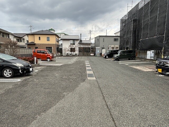 【鳥取市安長のアパートの駐車場】